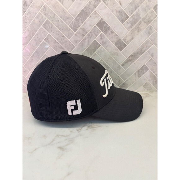 Titleist Black Pro V1 FootJoy FJ‎ Fitted Cap Hat Size M/L Stretch Fit Logo Patch - Picture 2 of 6